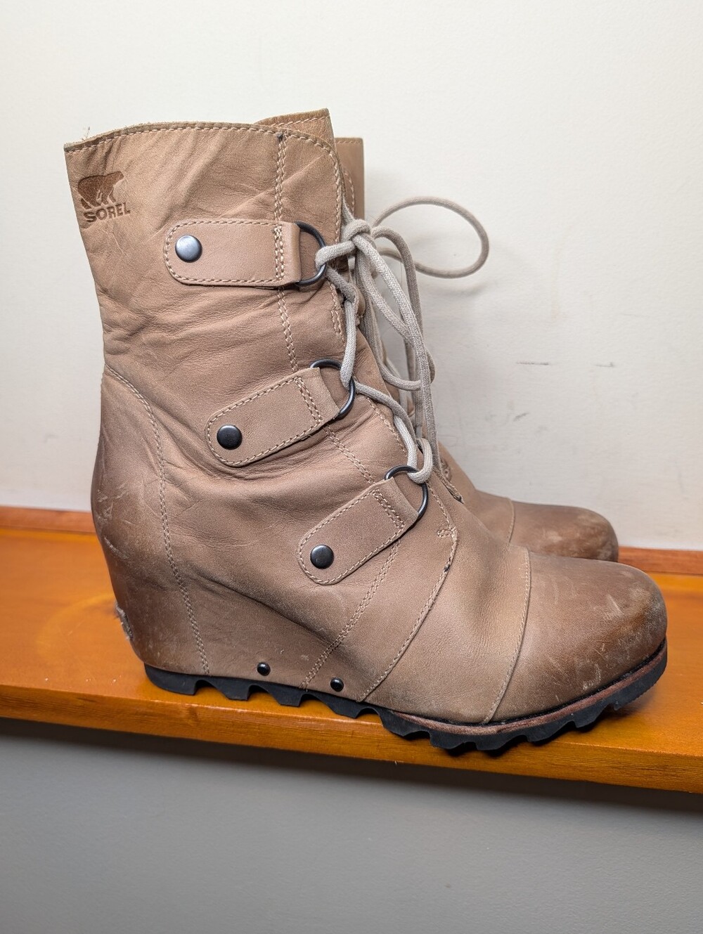 Sorel Joan of Arctic Wedge Leather Lace-Up Boots Taupe Tan Women's 9.5